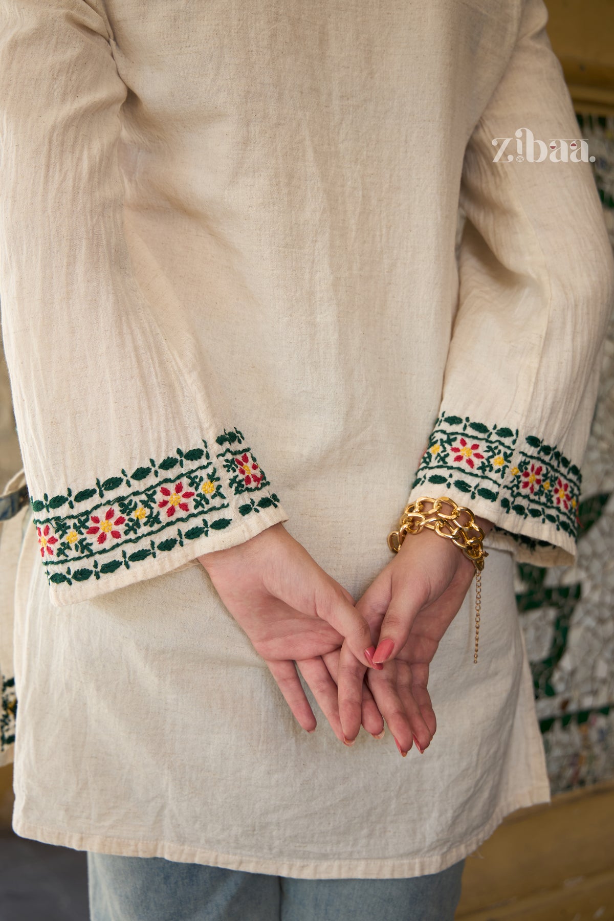 Utsav Linen Off-white Short Chikankari Kurta
