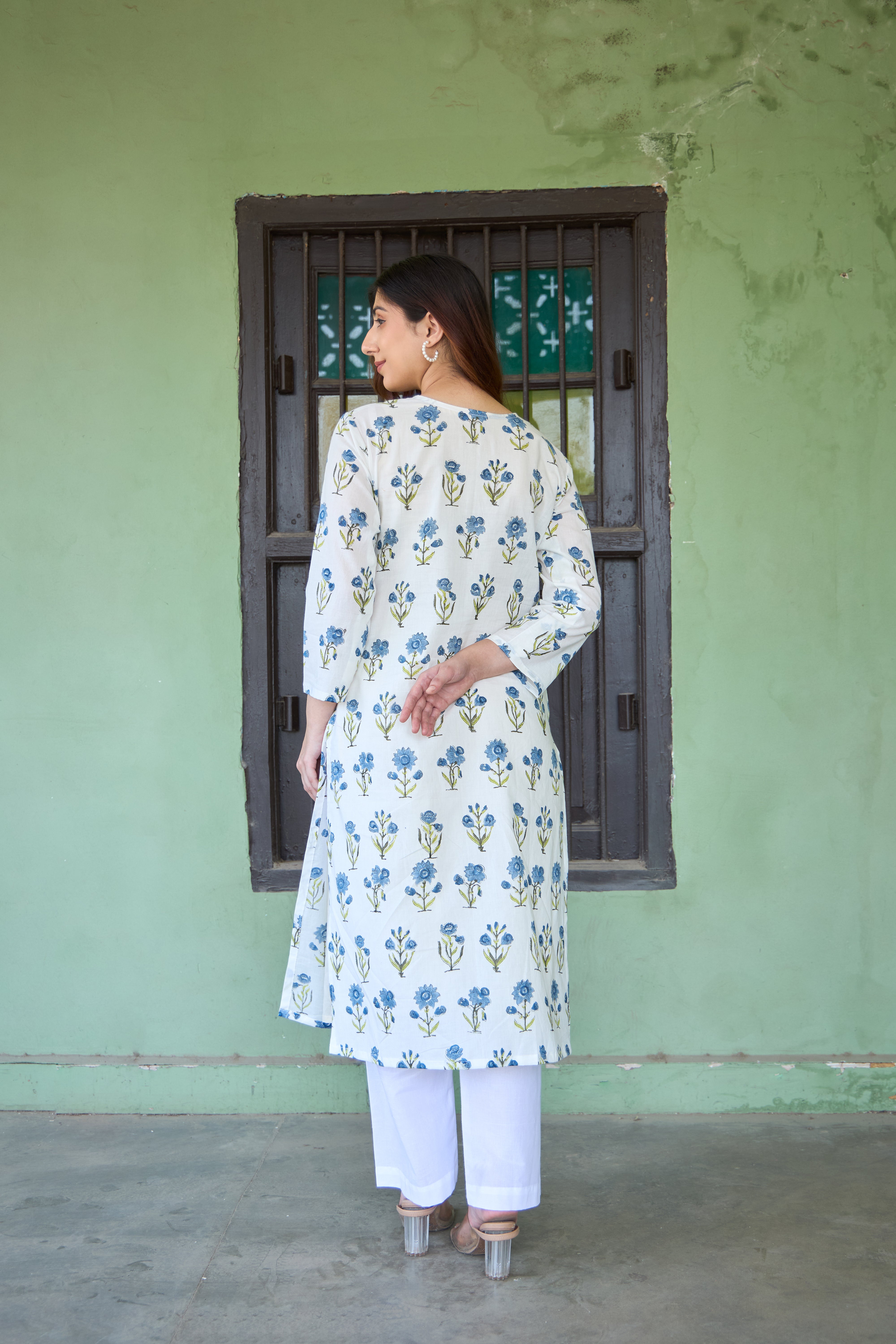 Saanjh Indigo Floral Vine Kurta Set