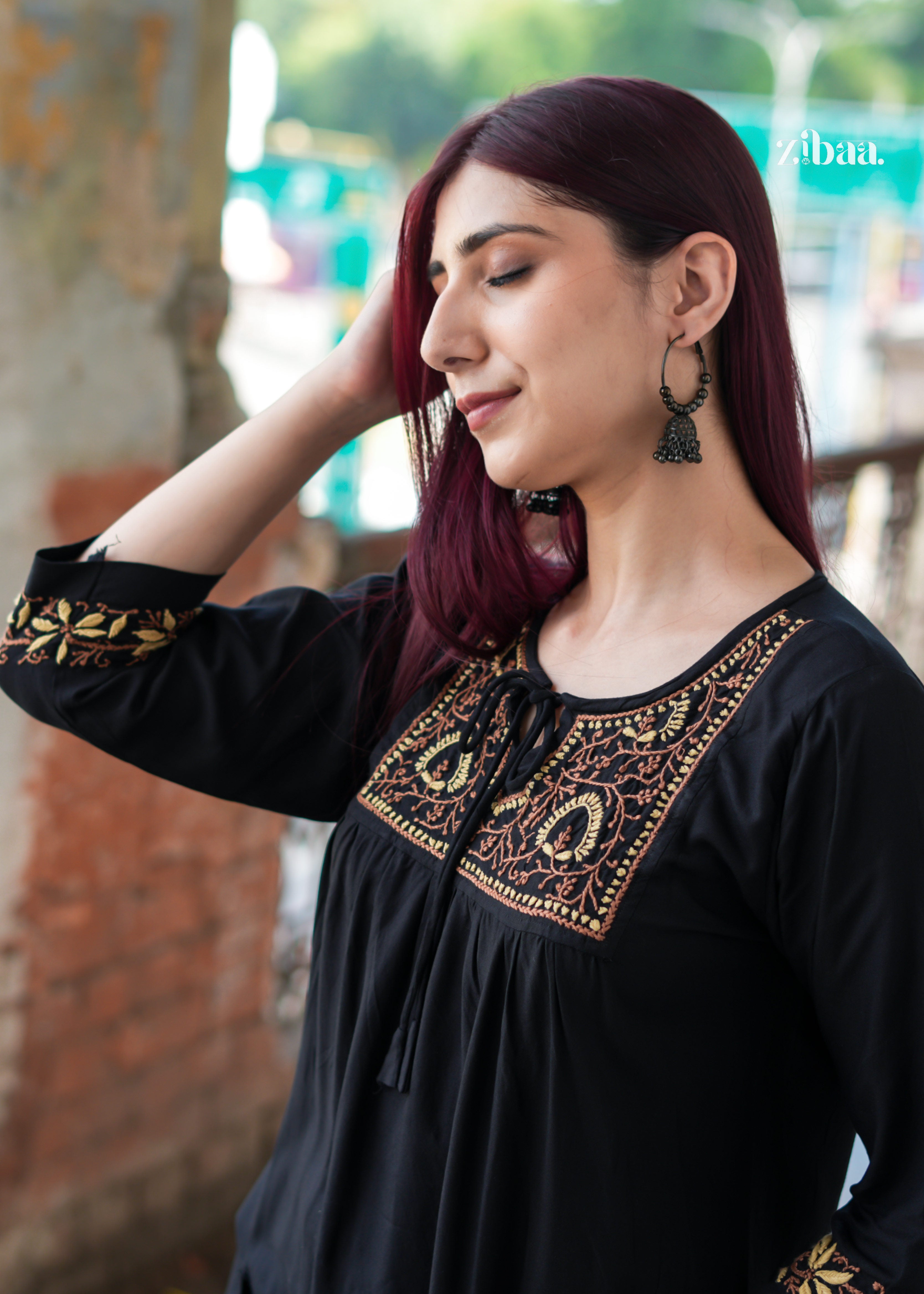 Elegant black kurta featuring golden thread embroidery on the neckline.
Soft breathable fabric perfect for festive and casual wear. Styled with statement earrings for a graceful ethnic look.
