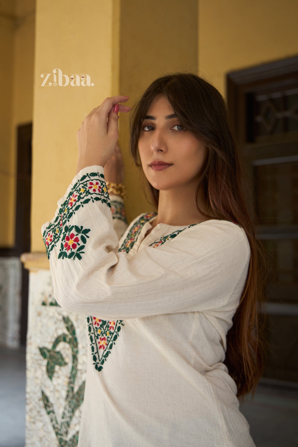 Utsav Linen Off-white Short Chikankari Kurta