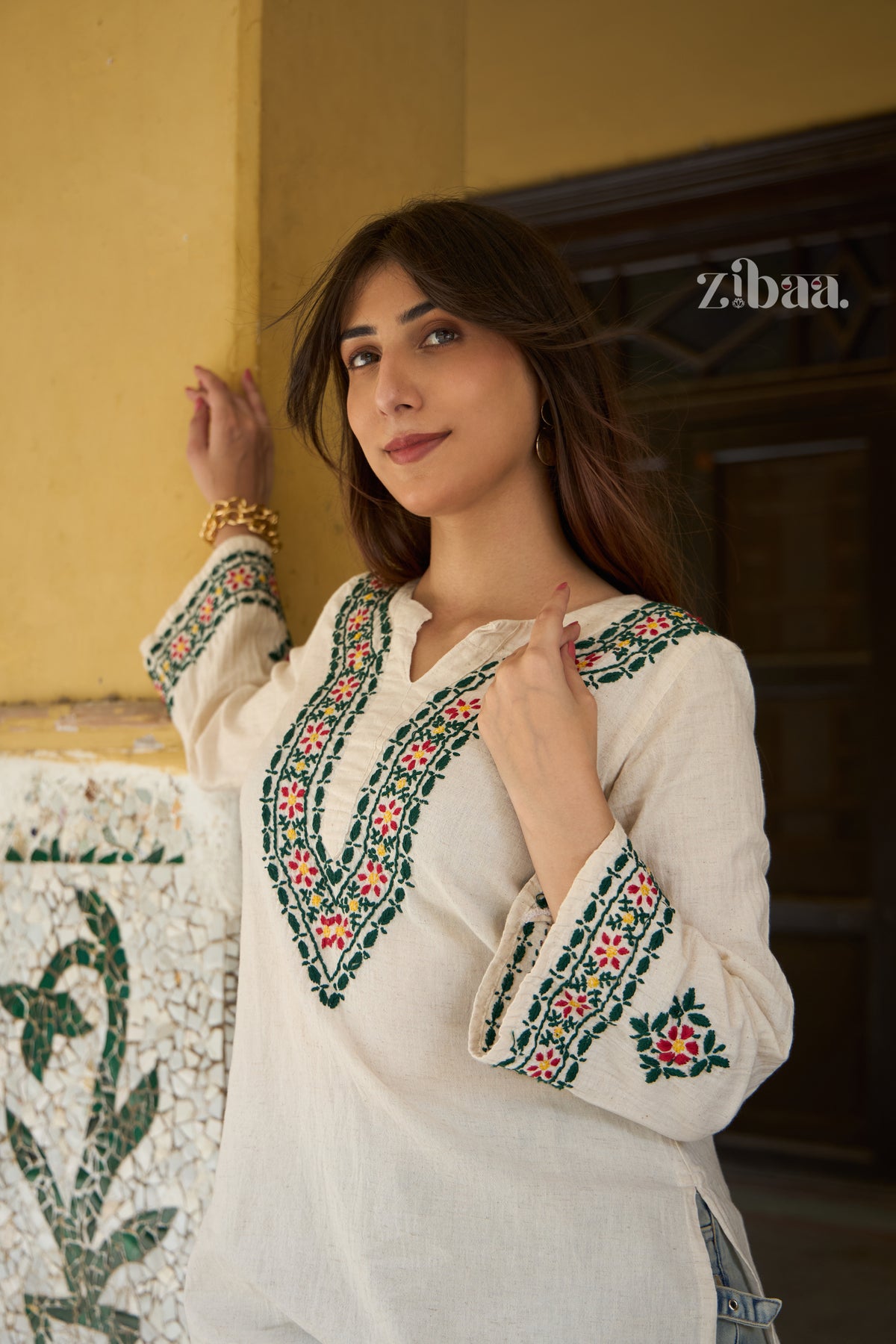Utsav Linen Off-white Short Chikankari Kurta