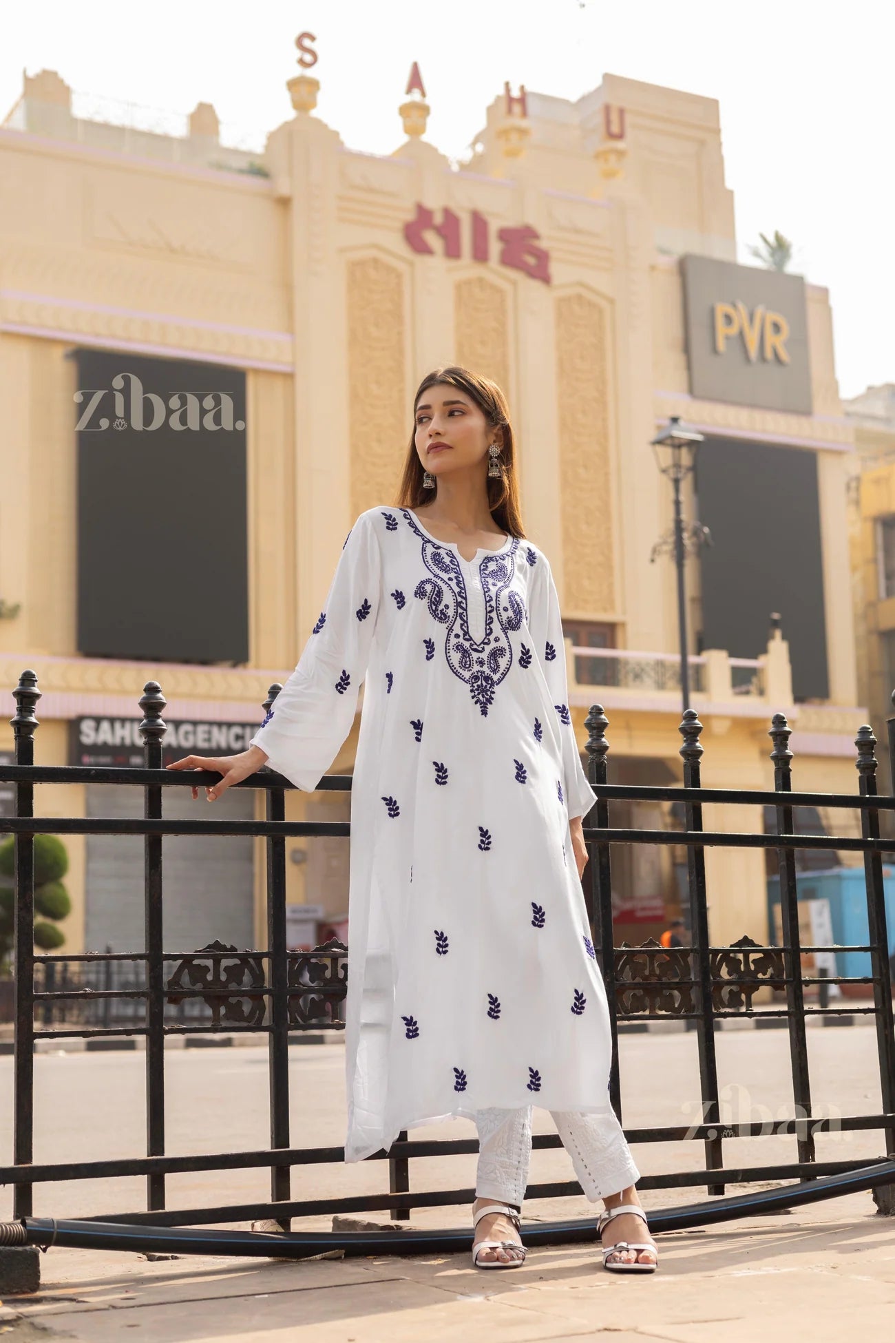 Video of white chikankari kurti